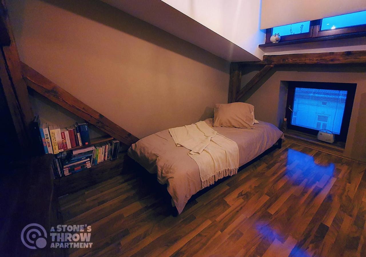A Stone'S Throw Apartment Krakau Buitenkant foto